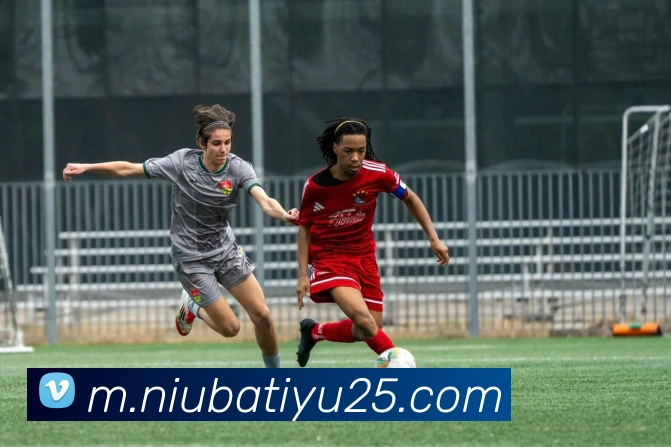 弗兰克清晨抵达基地全力备战多特周一下午将出席新闻发布会